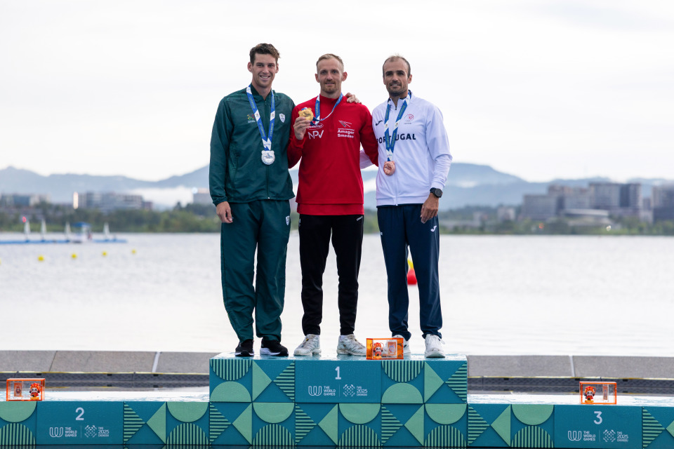 李嘉南, 奖仪式上自, 在比赛中