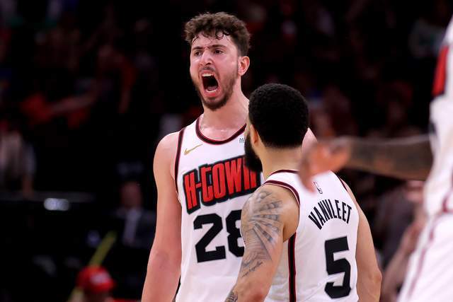 亚当斯参加, 球员