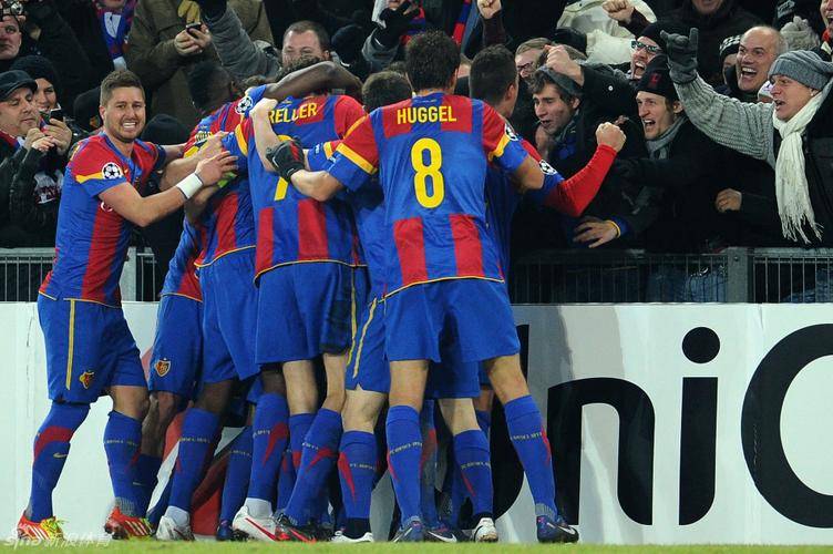 侧重进攻 侧重进攻