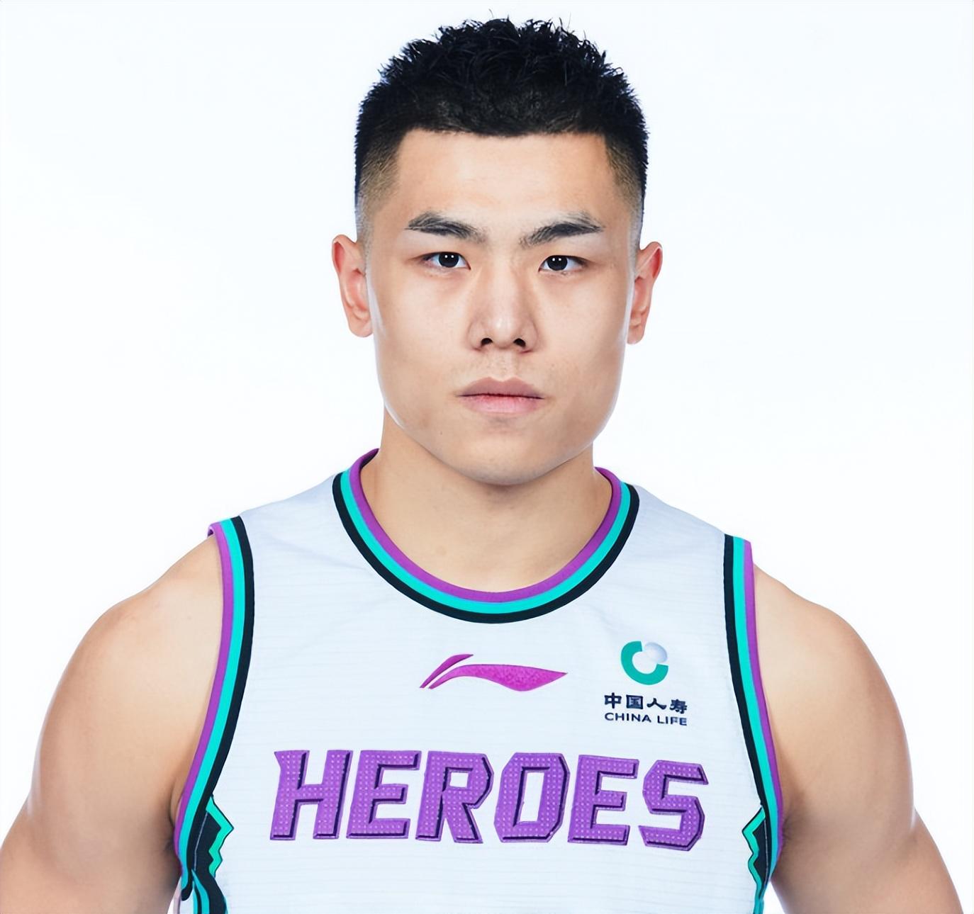 特别是他的, 甚至在上场, 队友都被带